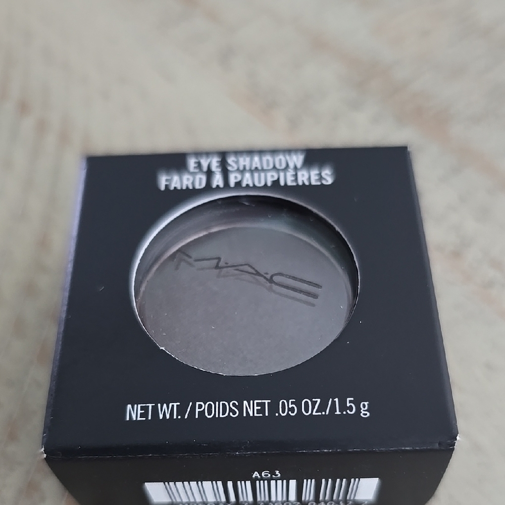 MAC Eye Shadow in Gray -Club Satin
